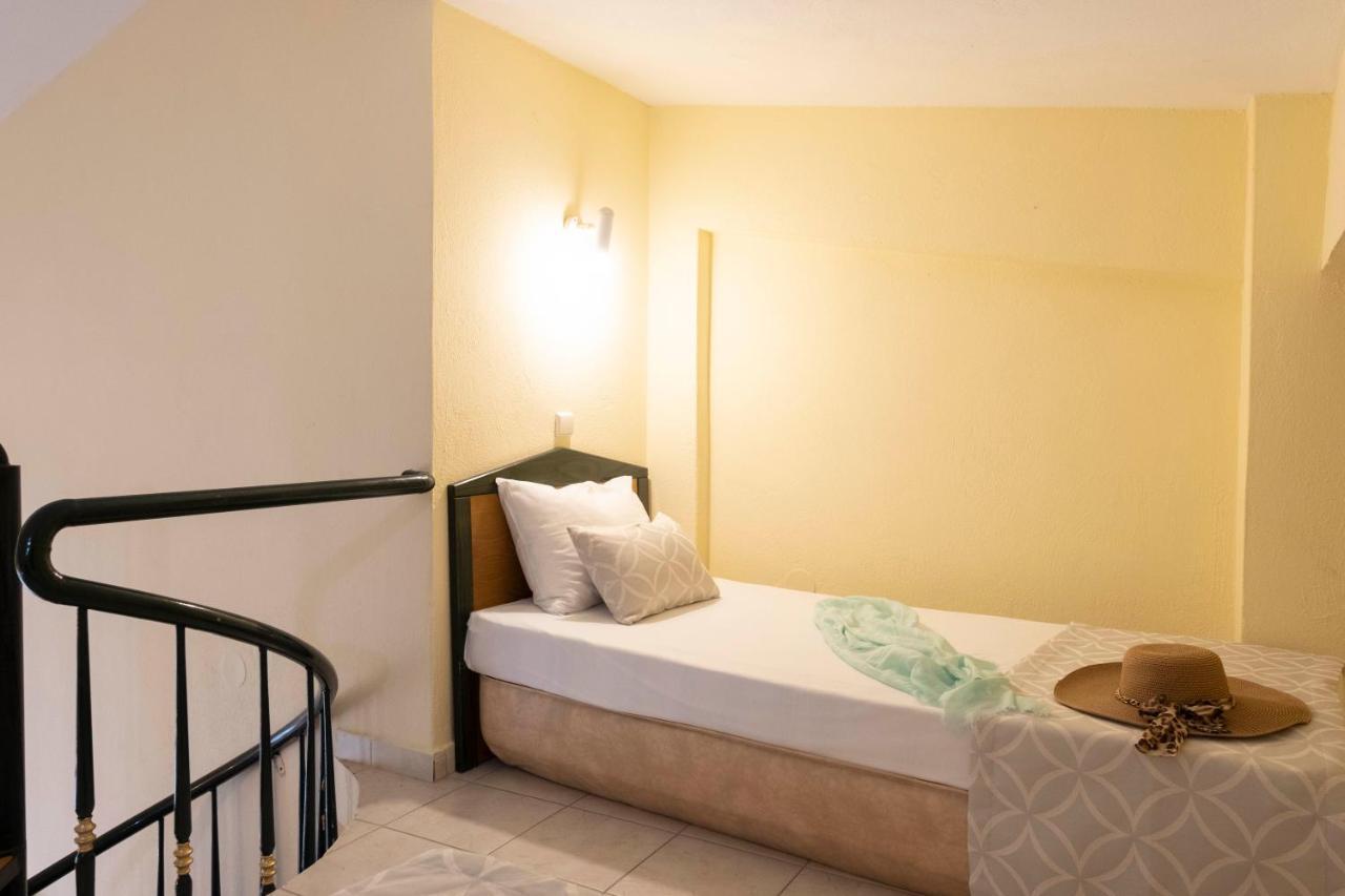 Aristides Hotel Fourka Exterior photo